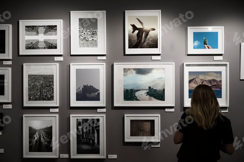 Preview: Woman in an art exhibition
