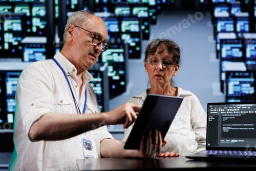 Preview: Specialists doing server analysis