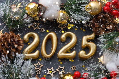 Visualização: As figuras douradas (20-25) feitas de velas em um fundo de ardósia de pedra preta são decoradas com um festi.