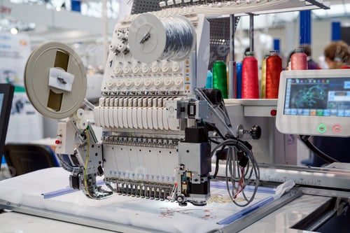 Preview: Automatic industrial sewing machine for stitch by digital patter