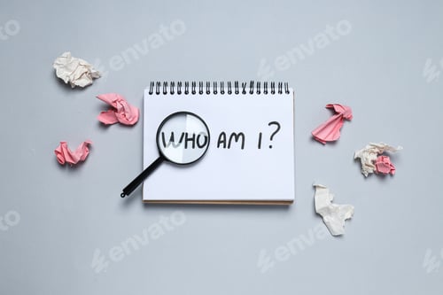 Preview: Lens on notepad with text, crumpled paper on gray background