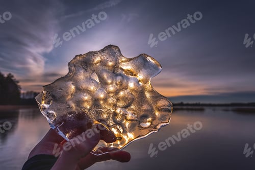 Preview: The piece of ice in the hand