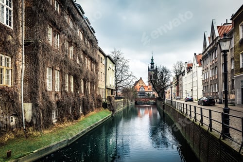 Preview: canal and old historic buildings Gdansk