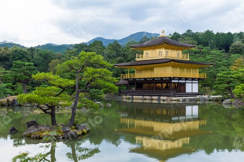 Preview: Golden Pavilion Kinkakuji Temple in Kyoto Japan