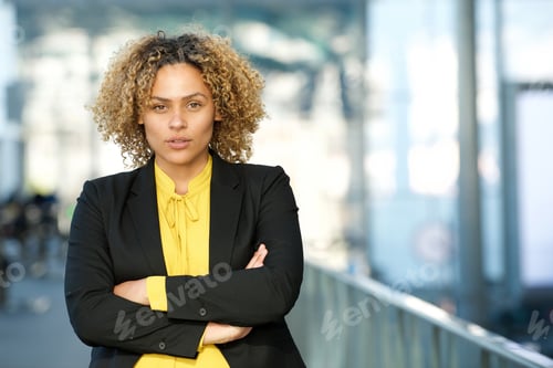 Preview: Close up businesswoman with arms crossed