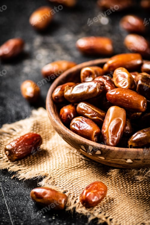 Preview: Full wooden plate with dates on the table.