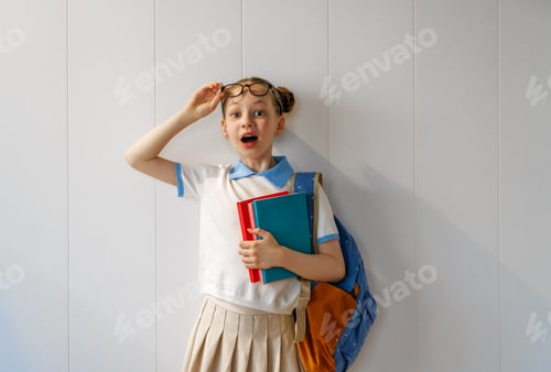 Preview: girl is ready to back to school
