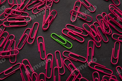 Preview: Unique green paperclip with plenty of pink ones