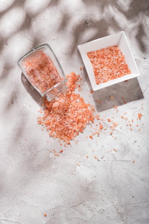 Preview: pink himalayan salt, in bowl on white background