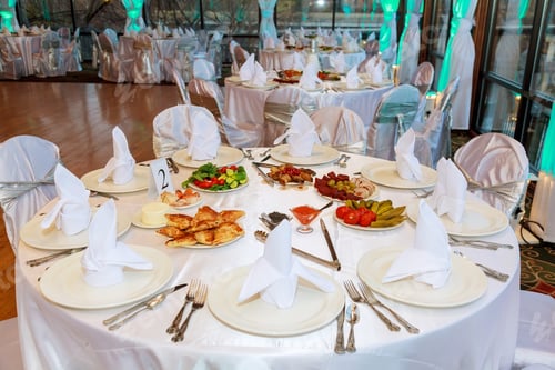 Preview: Table with food and drink