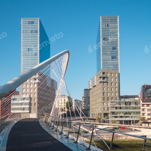 Preview: The Zubizuri, the suspension bridge of Bilbao and the skyscrapers that are in front of it (11 of 12)