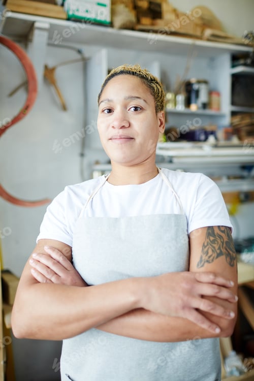 Preview: Woman in workshop