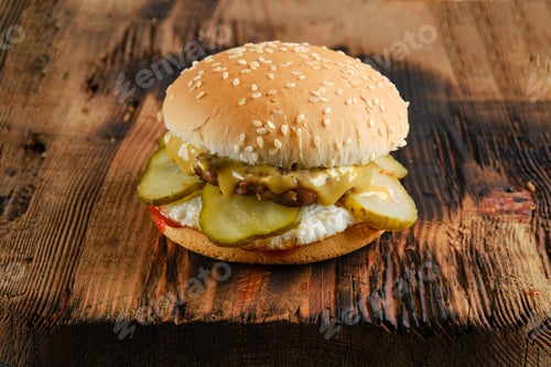 Preview: Burger with fried egg and cucumber