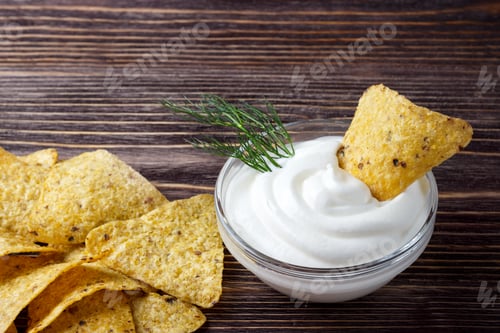 Preview: Nachos with sour cream sauce