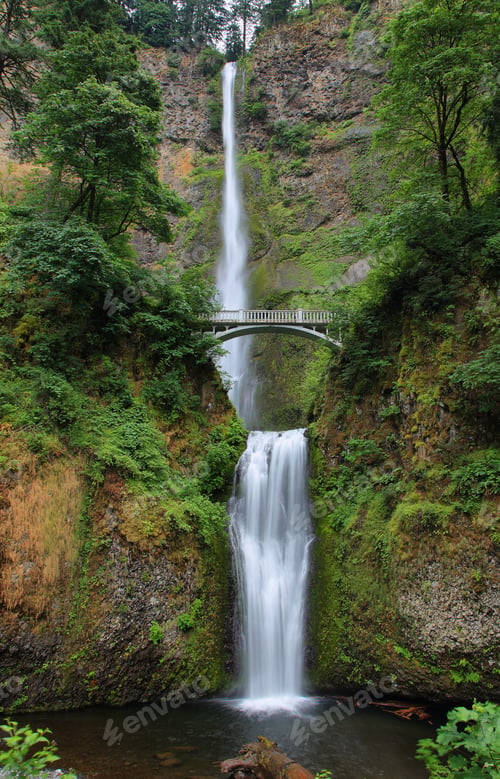 Preview: Multnomah Falls waterfall, Oregon