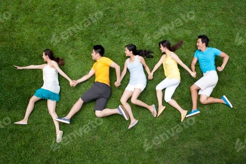 Preview: Creative young Chinese imitating running