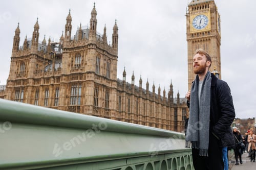 Preview: Stylish male tourist on the background of London Big Ben