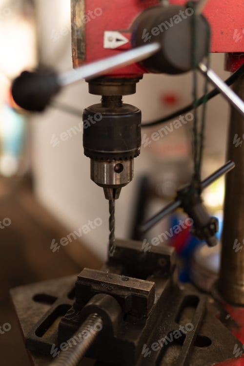 Preview: The drill on the vice