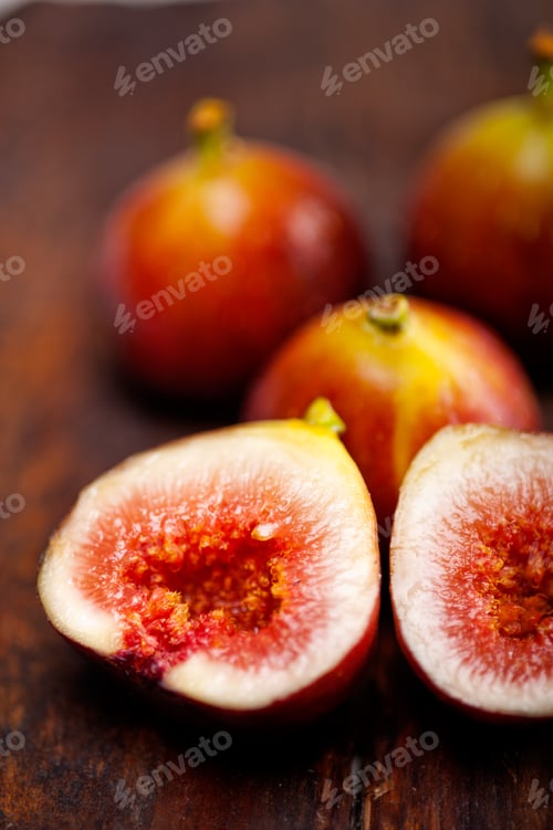 Preview: fresh figs over old wood