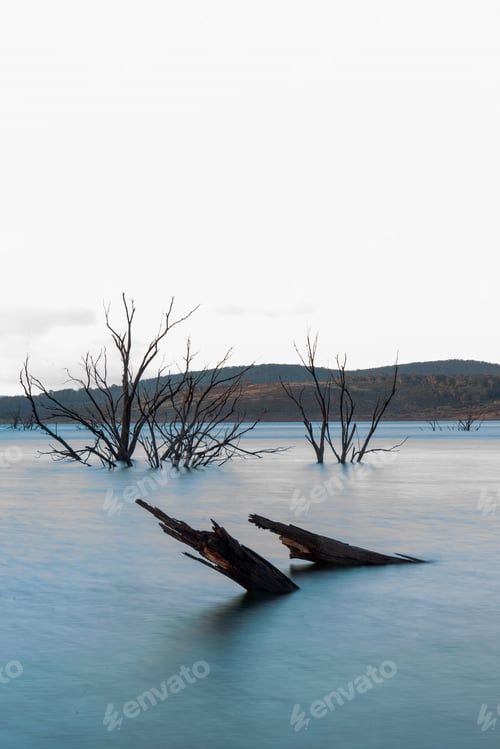 Preview: Lake Eucumbene in the snow mountains in Australia