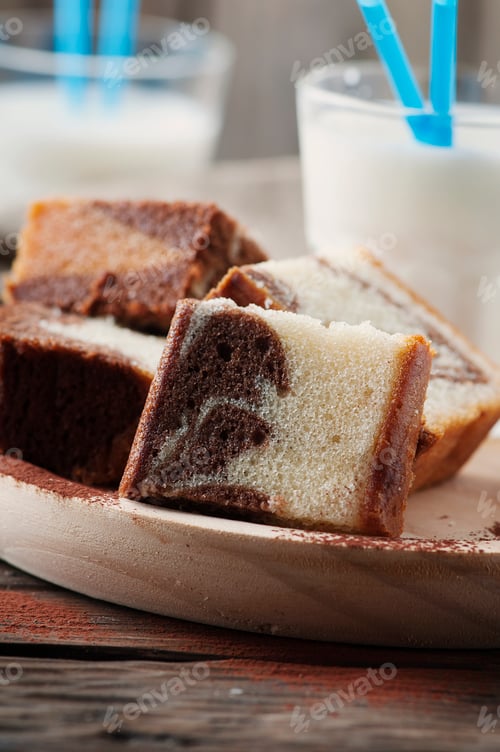 Preview: Sweet homemade marble cake with milk