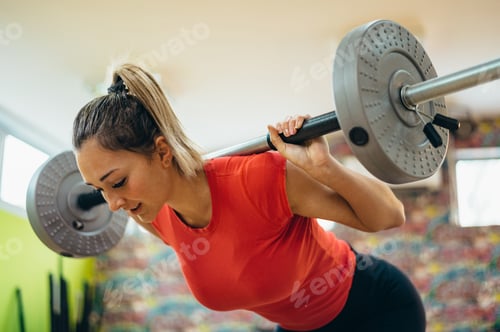 Preview: Woman training with a barbell in the gym