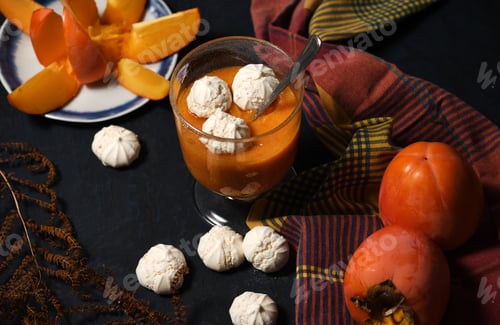 Preview: Dessert with persimmon fruit and meringue