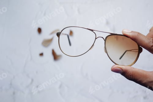 Preview: holding a broken eye glass top view