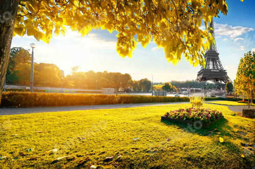 Preview: Gardens in Paris in autumn