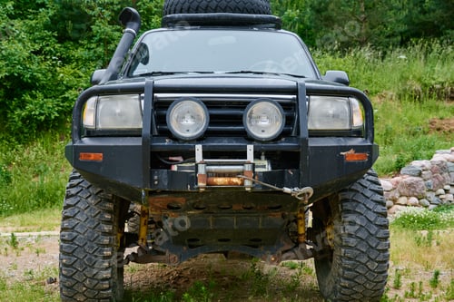 Preview: Old car SUV outdoor, front view