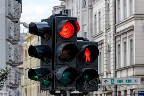 Preview: Close-up of traffic light in city. Red light at an intersection.