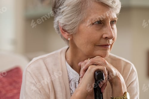 Preview: Senior woman holding cane