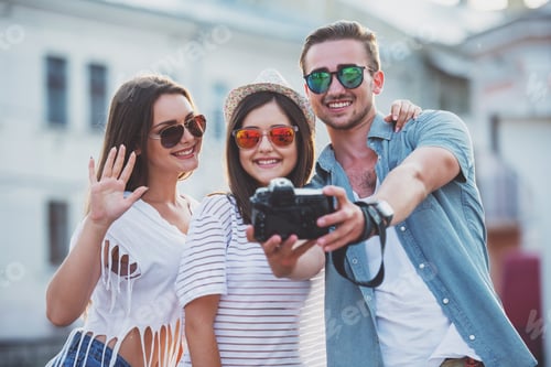 Preview: Friends Posing for a Photo in the City