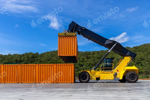 Vista previa: Reach stacker cargo forklift container box import export logistic transportation industrial.