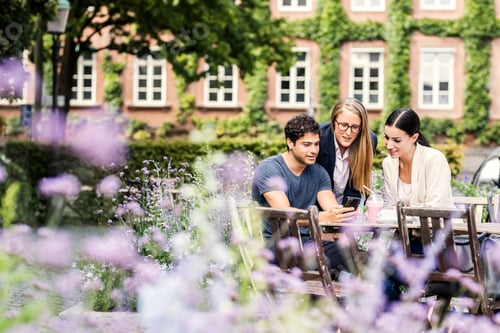 Preview: Friends spending time in sidewalk cafe