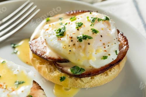 Preview: Homemade Eggs Benedict with Bacon