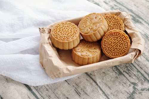Preview: Container of Delicious Moon Cakes