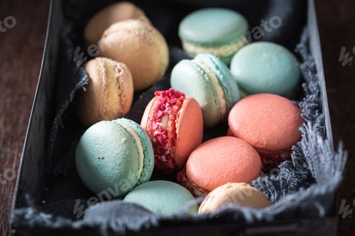 Preview: Fresh and intensive macaroons made of creams and meringues.