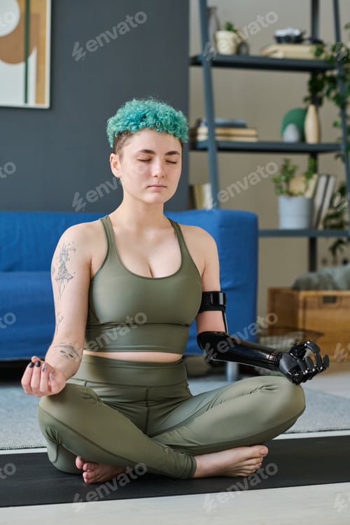 Preview: Woman with prosthesis meditating at home