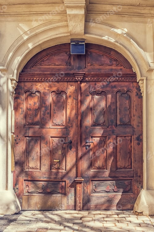 Preview: Street view of the front door of the house