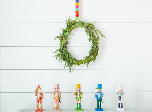 Preview: Pink red green gold blue white sparkly Christmas nutcrackers on white background with a wreath