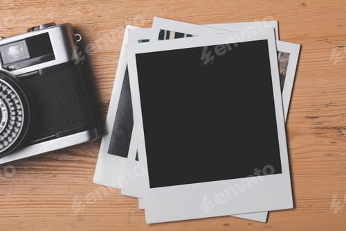 Preview: Vintage camera and blank photograph