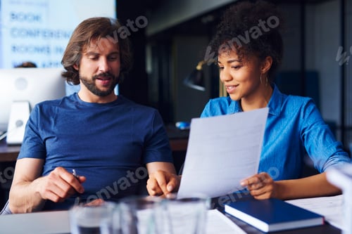 Preview: Close up of businesswoman explaining concept in details