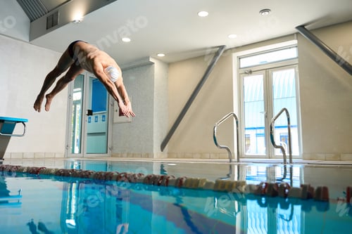 Preview: Man in white cap jumping into water