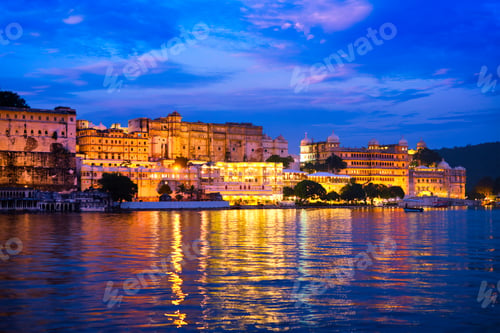 Preview: Udaipur City Palace in the evening view. Udaipur, India