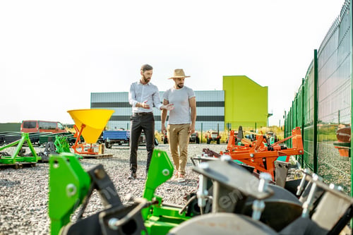 Preview: Agronomist with salesman at the agricultural shop
