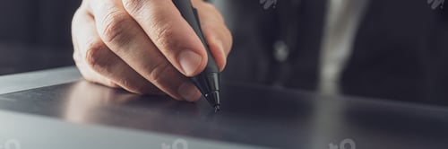 Preview: Illustrator working with stylus pen on tablet