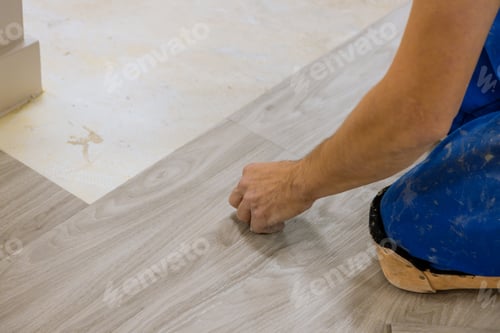 Preview: Work of the room for laying laminate on wood texture floor the new home improvement