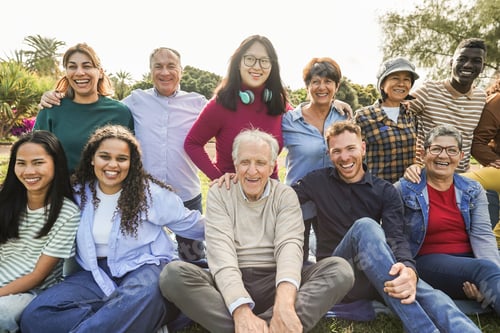 Vista previa: Group of multigenerational people smiling in front of camera