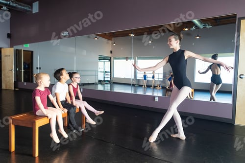 Preview: Ballet dance instructor teaching young children in studio
